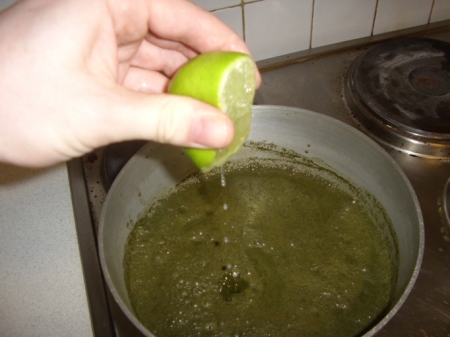 making_kratom_extract_03