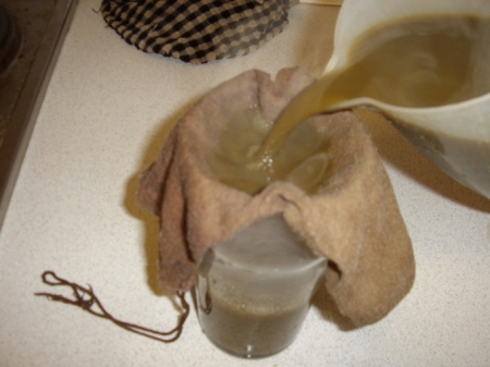 making_kratom_extract_08